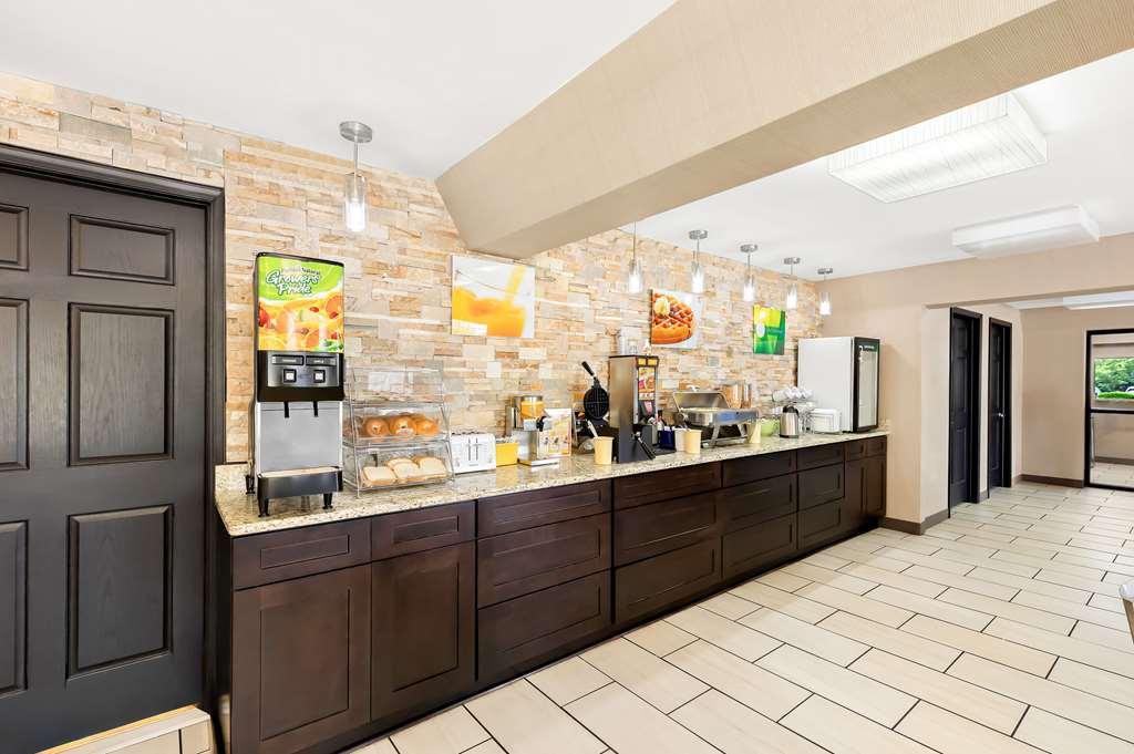 Quality Inn Middleburg Heights Restaurang bild